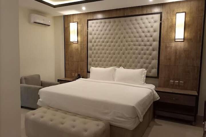Room 8 of 67