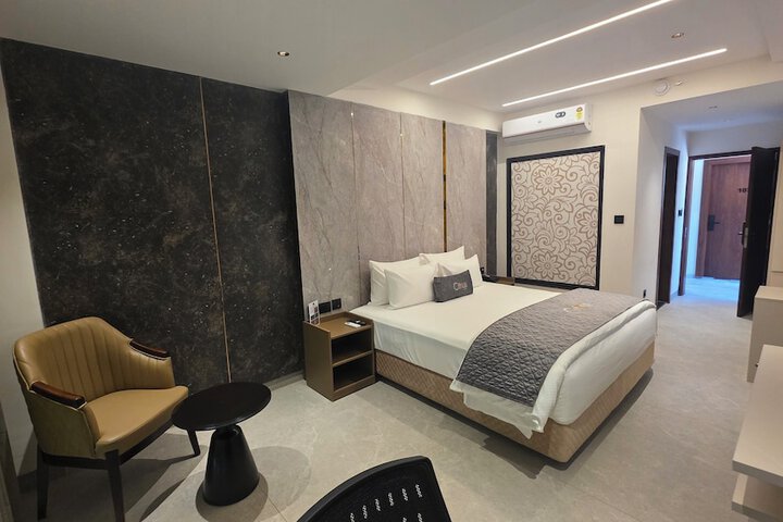 Room 6 of 31