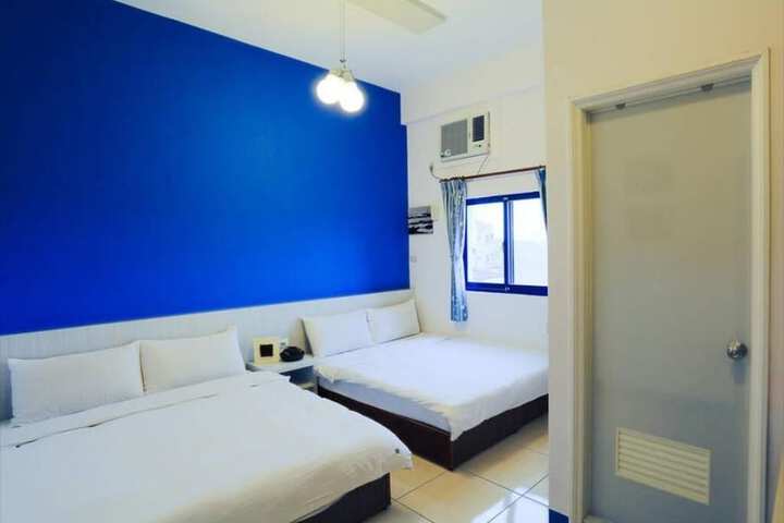 Room 8 of 14