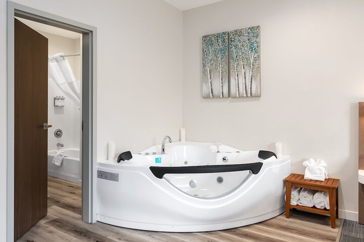Private spa tub