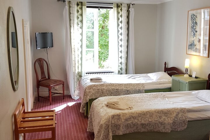 Room 4 of 33