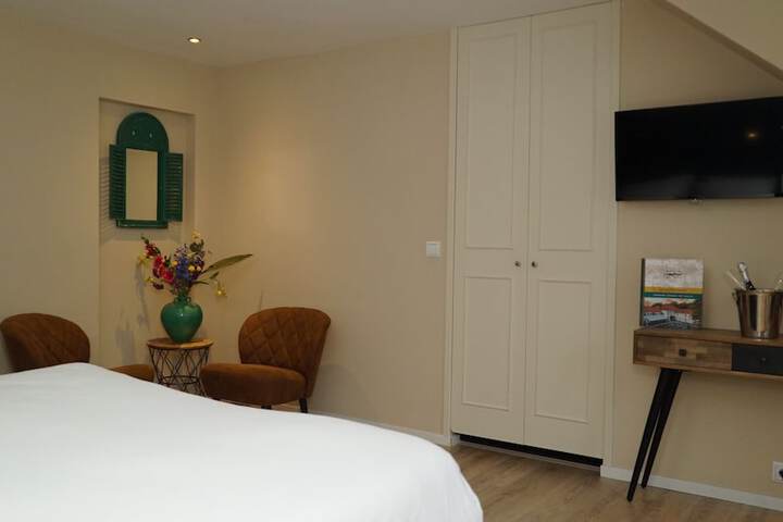 Room 9 of 50