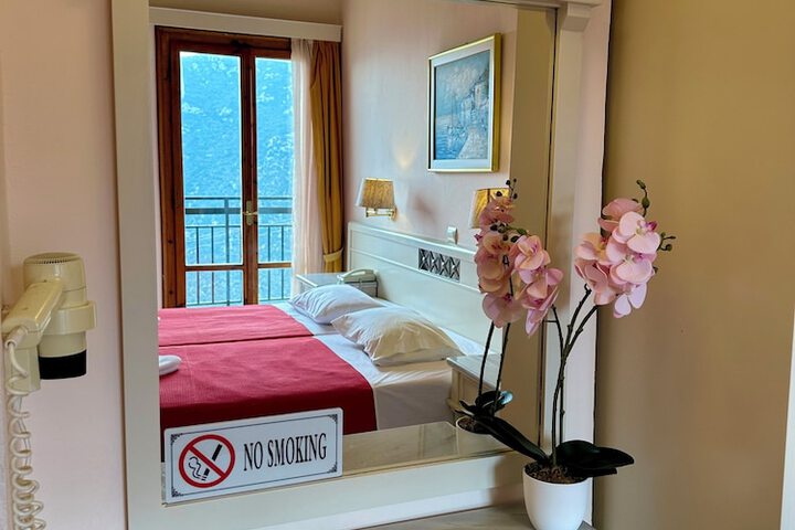 Room 36 of 68