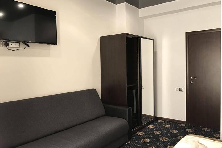 Room 7 of 9