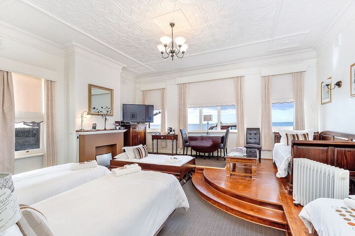 Room 4 of 42