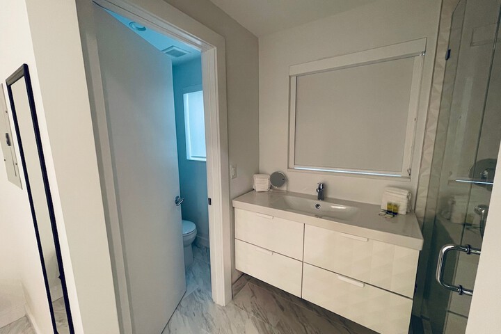Room 12 of 174