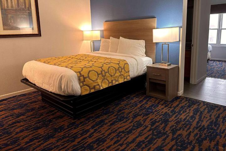 1 King Bed 1 Queen Bed Suite (15 of 19)