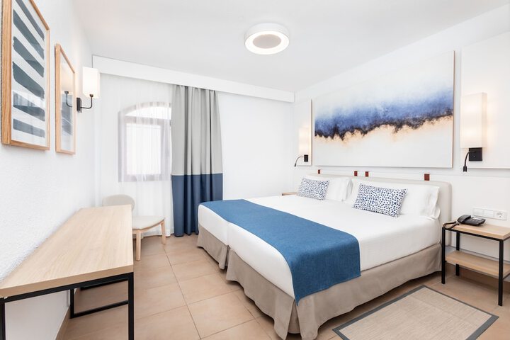 Room 3 of 48