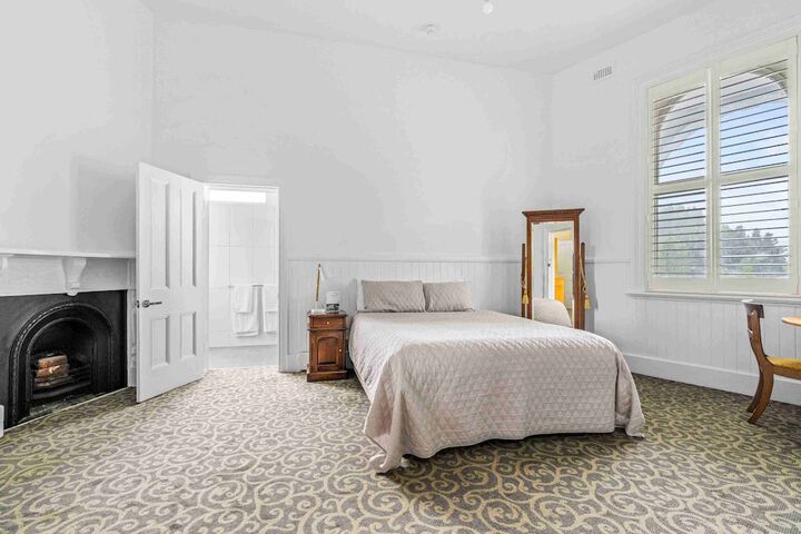 Room 10 of 30