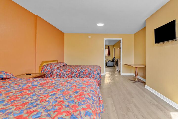 Room 25 of 40