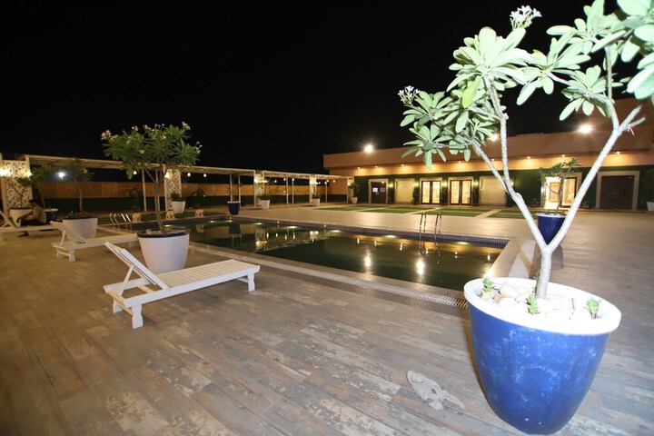 Pool 18 of 34