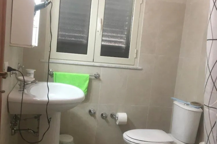 Room 7 of 10