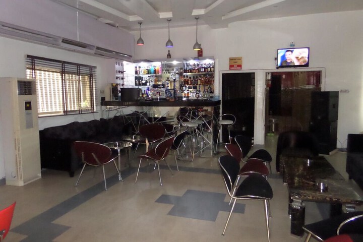 Lounge 13 of 13