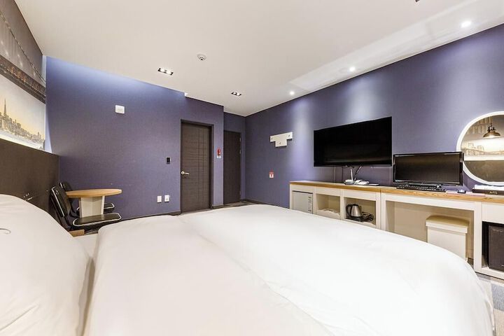 Room 25 of 63