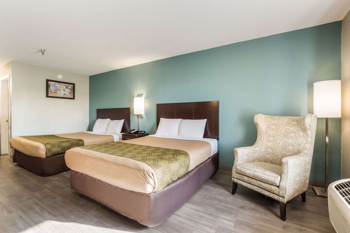 1 Queen Bed (6 of 8)