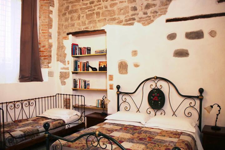 Room 2 of 62
