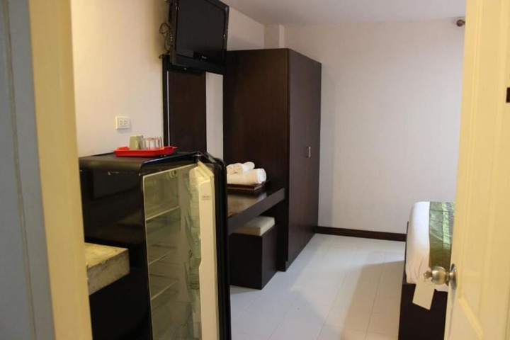 Room 15 of 33
