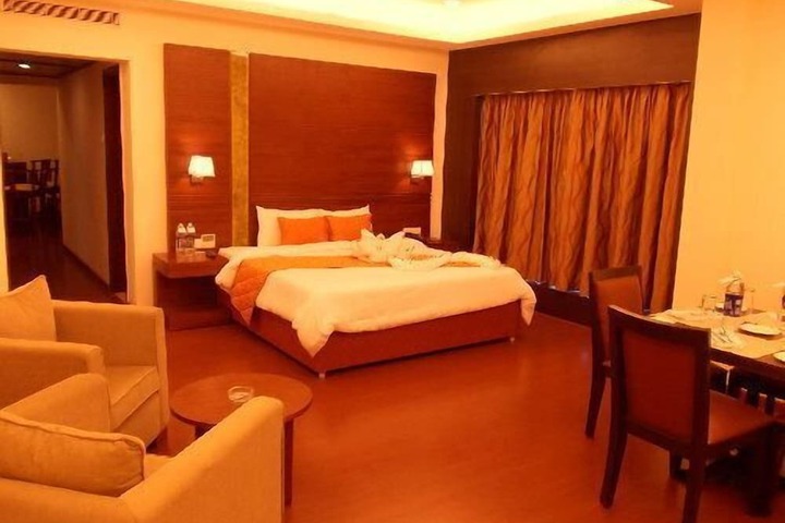 Room 5 of 32