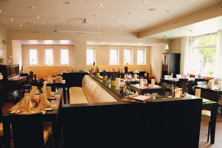 Dining 18 of 47