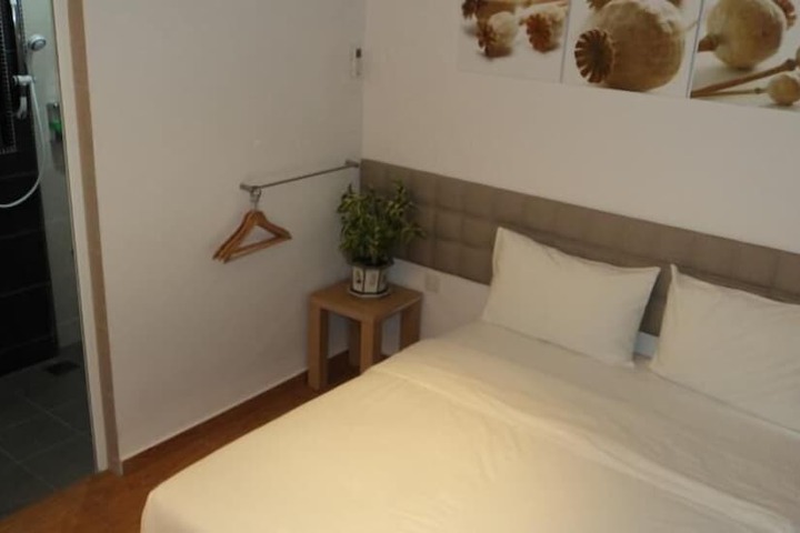 Room 13 of 24