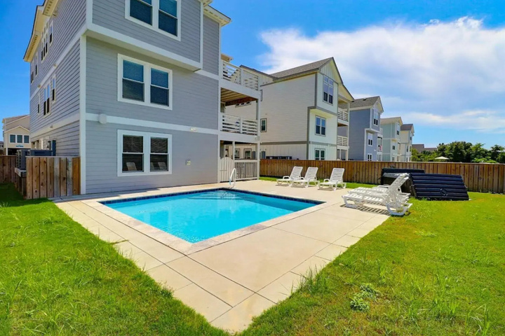 Pool 14 of 27