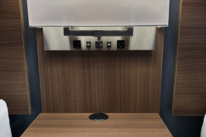 Studio 2 Queen Beds (6 of 8)