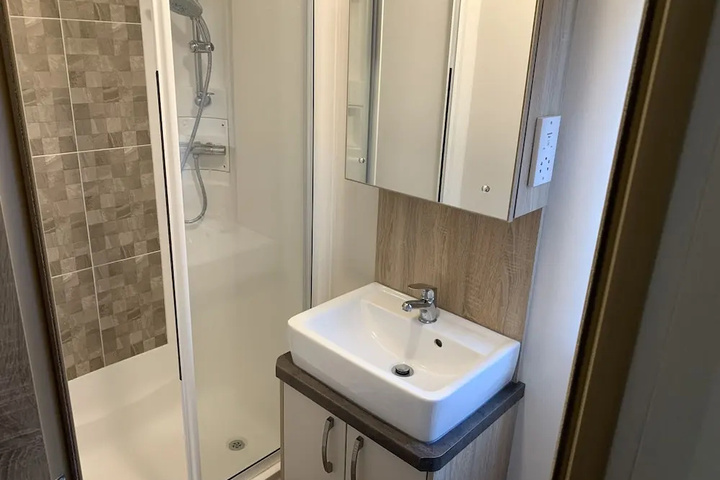Room 8 of 16