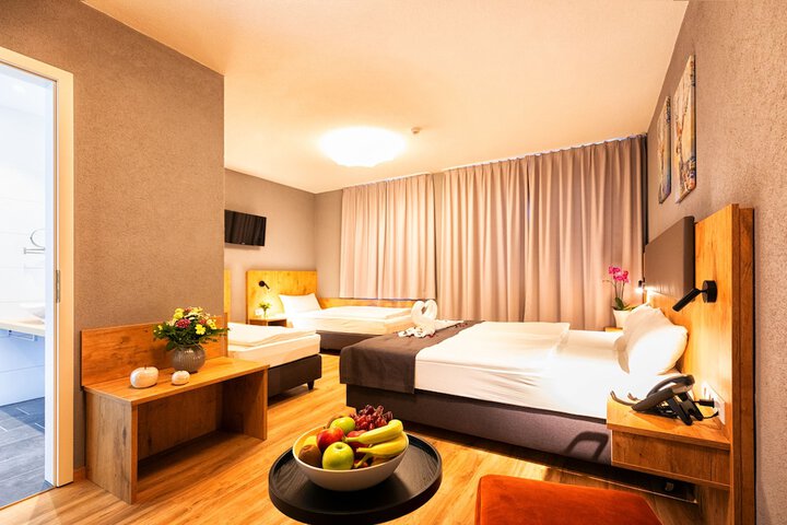 Room 10 of 42