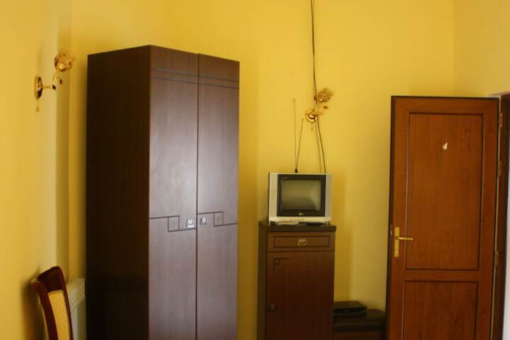 Room 2 of 47