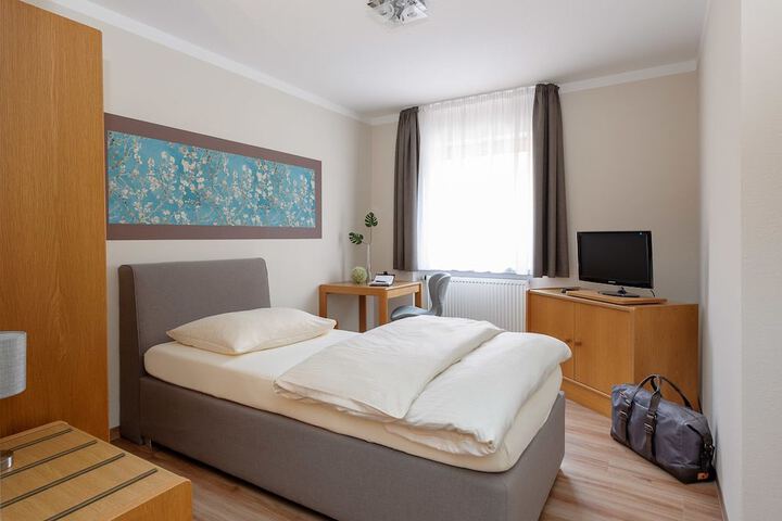 Room 6 of 31