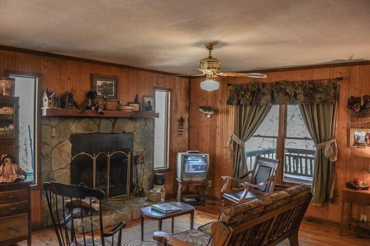 Room 8 of 16