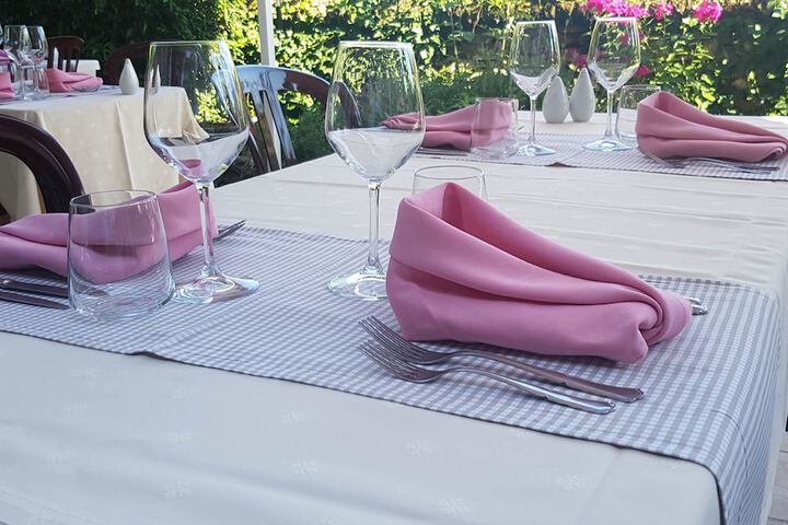 Dining 54 of 90