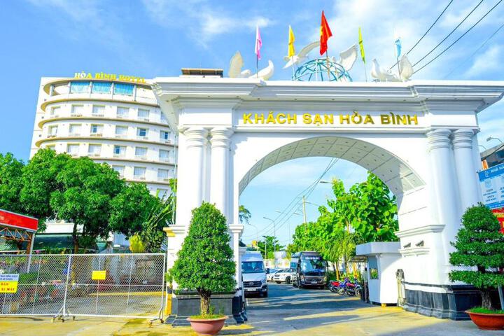 Exterior of Hoa Binh 1 Hotel
