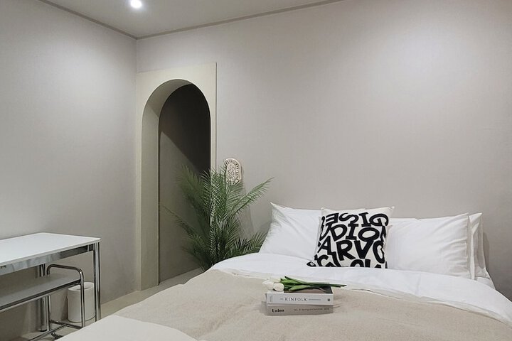 Room 12 of 32