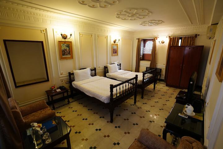 Room 11 of 50
