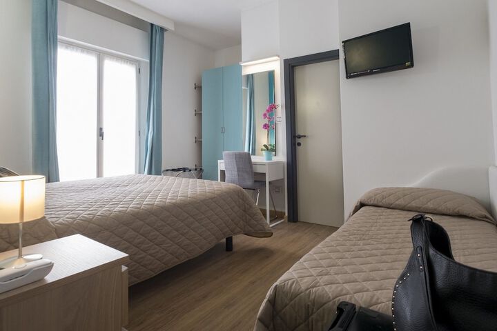 Room 12 of 37
