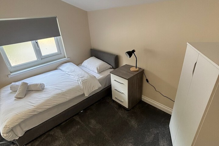 Room 4 of 12