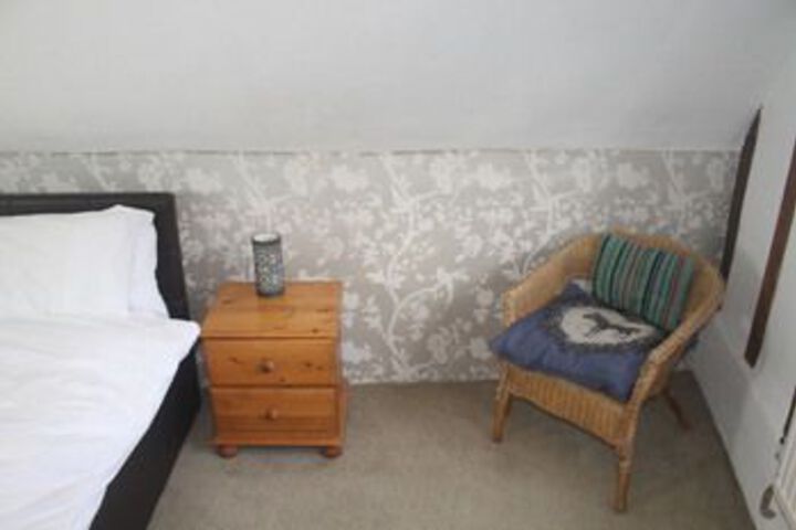 Room 7 of 16