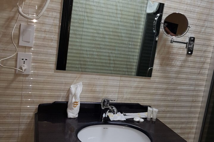 Room 7 of 14