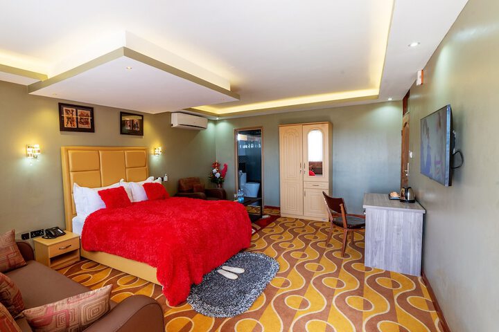 Room 7 of 93