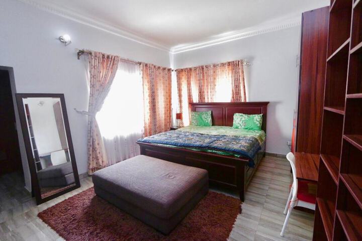 Room 13 of 38