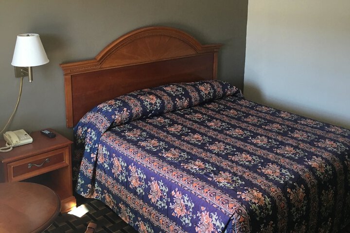 1 King Bed (10 of 12)