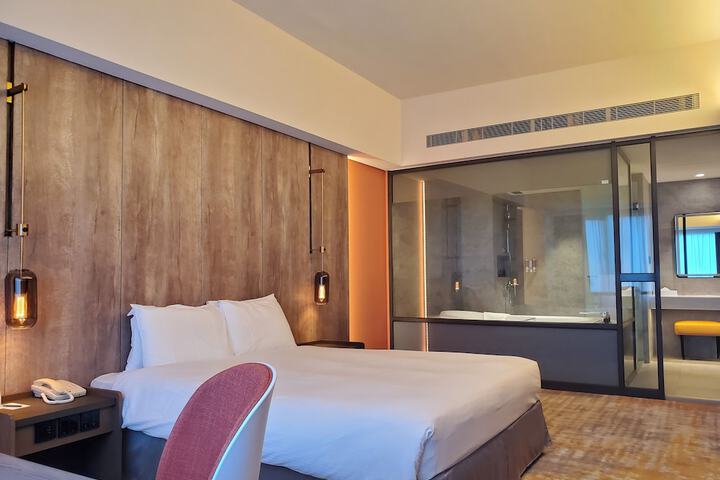 Room 17 of 65
