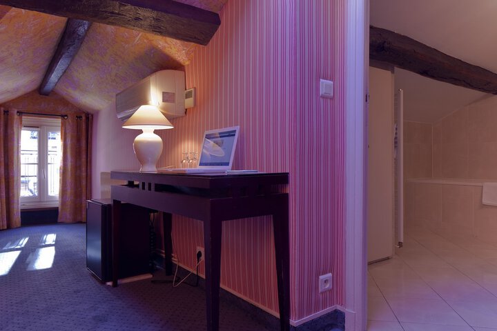 Room 26 of 69
