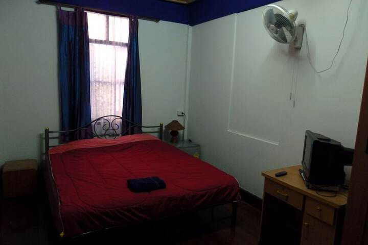 Room 6 of 14