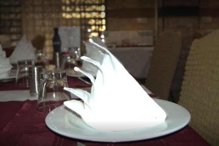 Dining 34 of 46