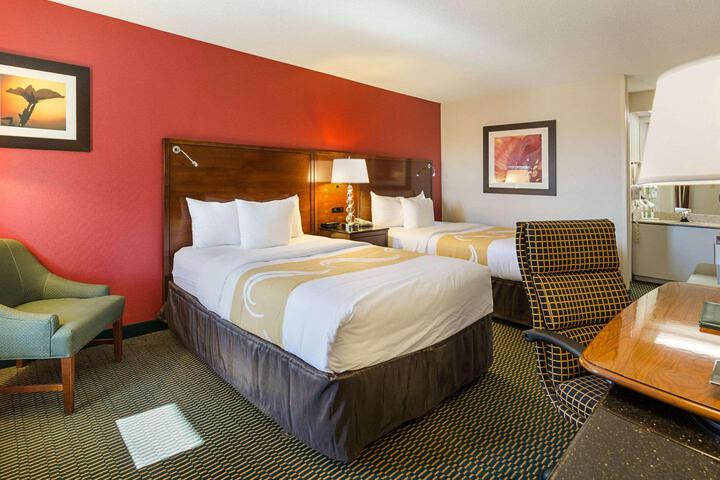 1 Queen Bed (1 of 2)