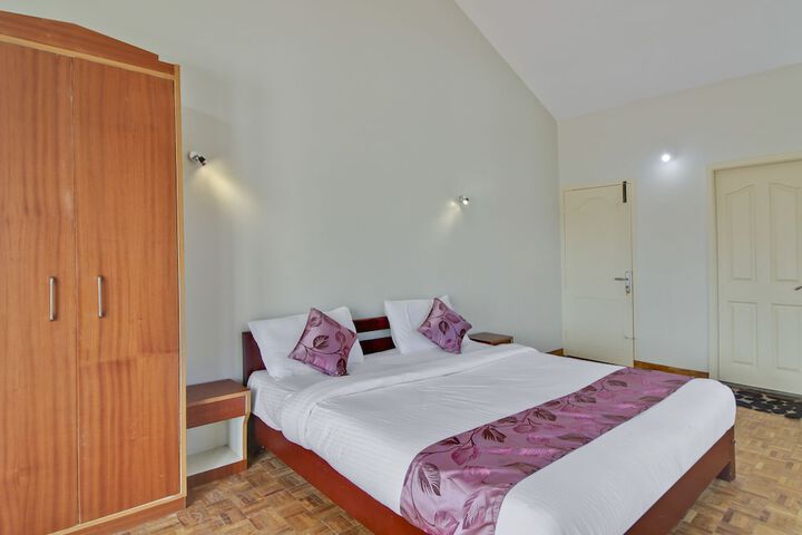 Room 25 of 28