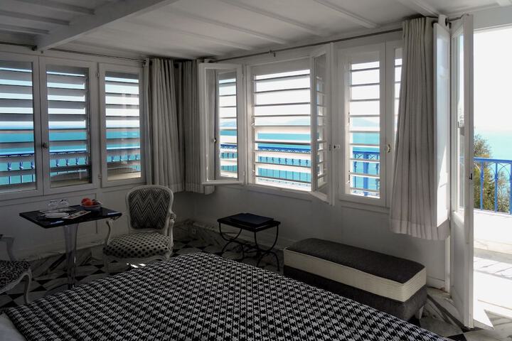 Room 18 of 65