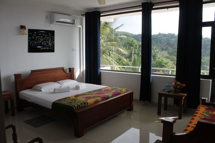 Room 25 of 53